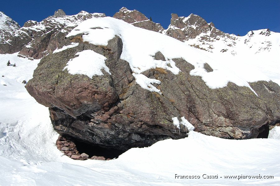 10 Baita Predoni sommersa dalla neve.jpg